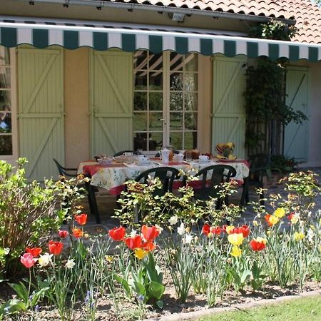 Chambre D'Hotes Les Chenes Chaptelat Exteriör bild
