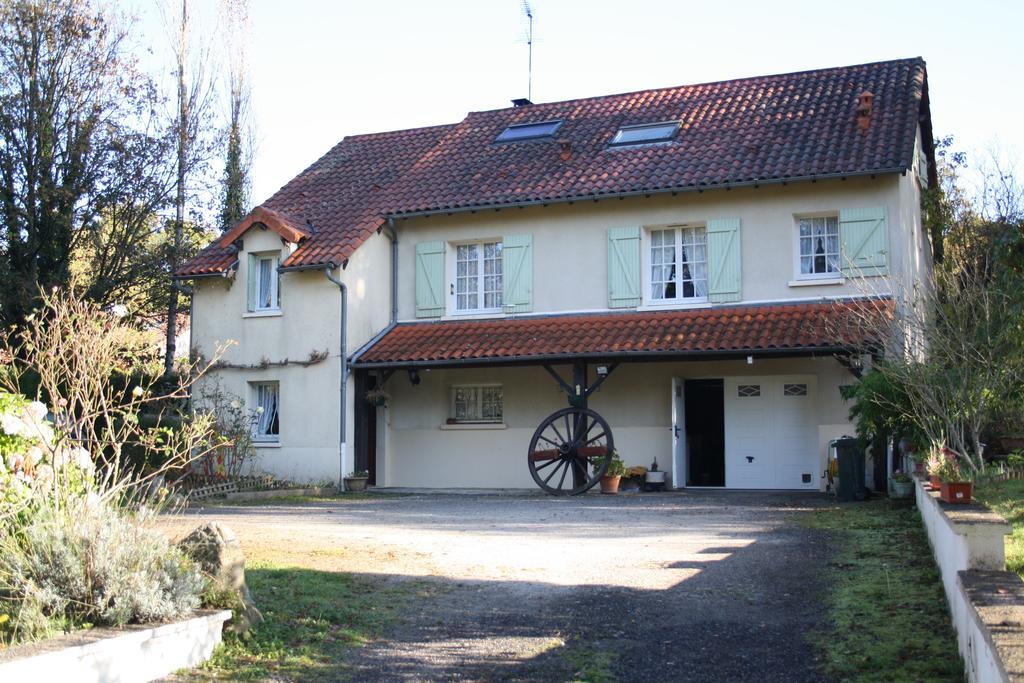 Chambre D'Hotes Les Chenes Chaptelat Exteriör bild