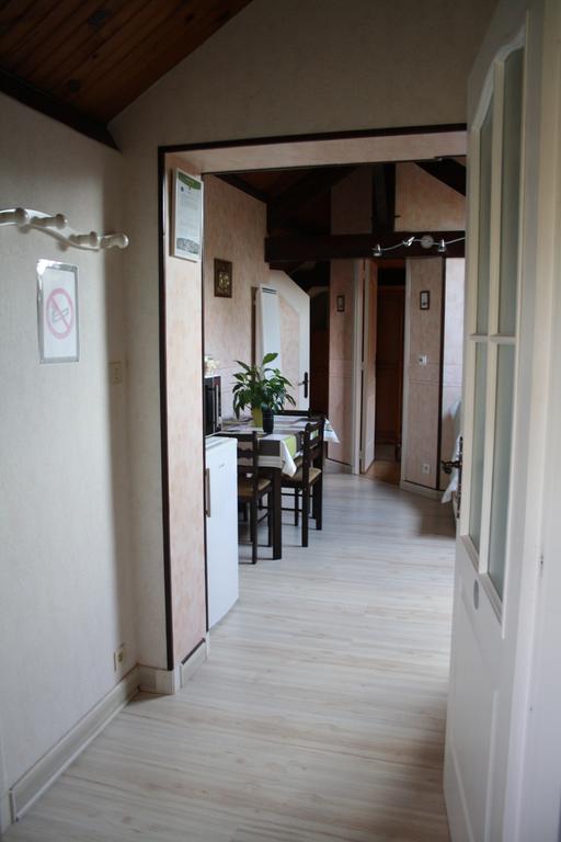 Chambre D'Hotes Les Chenes Chaptelat Rum bild