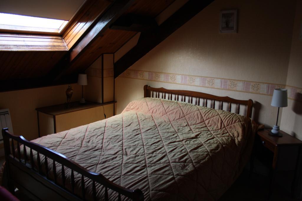 Chambre D'Hotes Les Chenes Chaptelat Rum bild